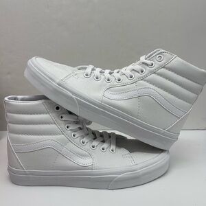 Vans Men’s Sk8-Hi Sneakers
True White
VN000D5IW00
Lifestyle, Original Icon, Canv